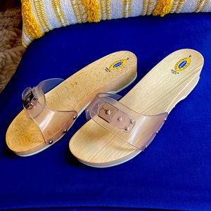 Like new women’s size  9 “ The Original “ Dr. Scholls sandal.